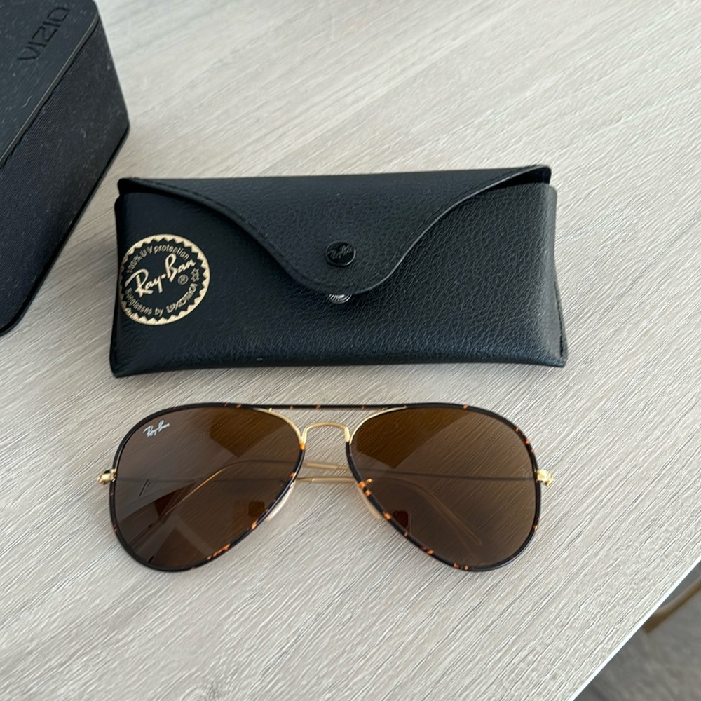 Barely worn brown tortoise sunglasses raybans